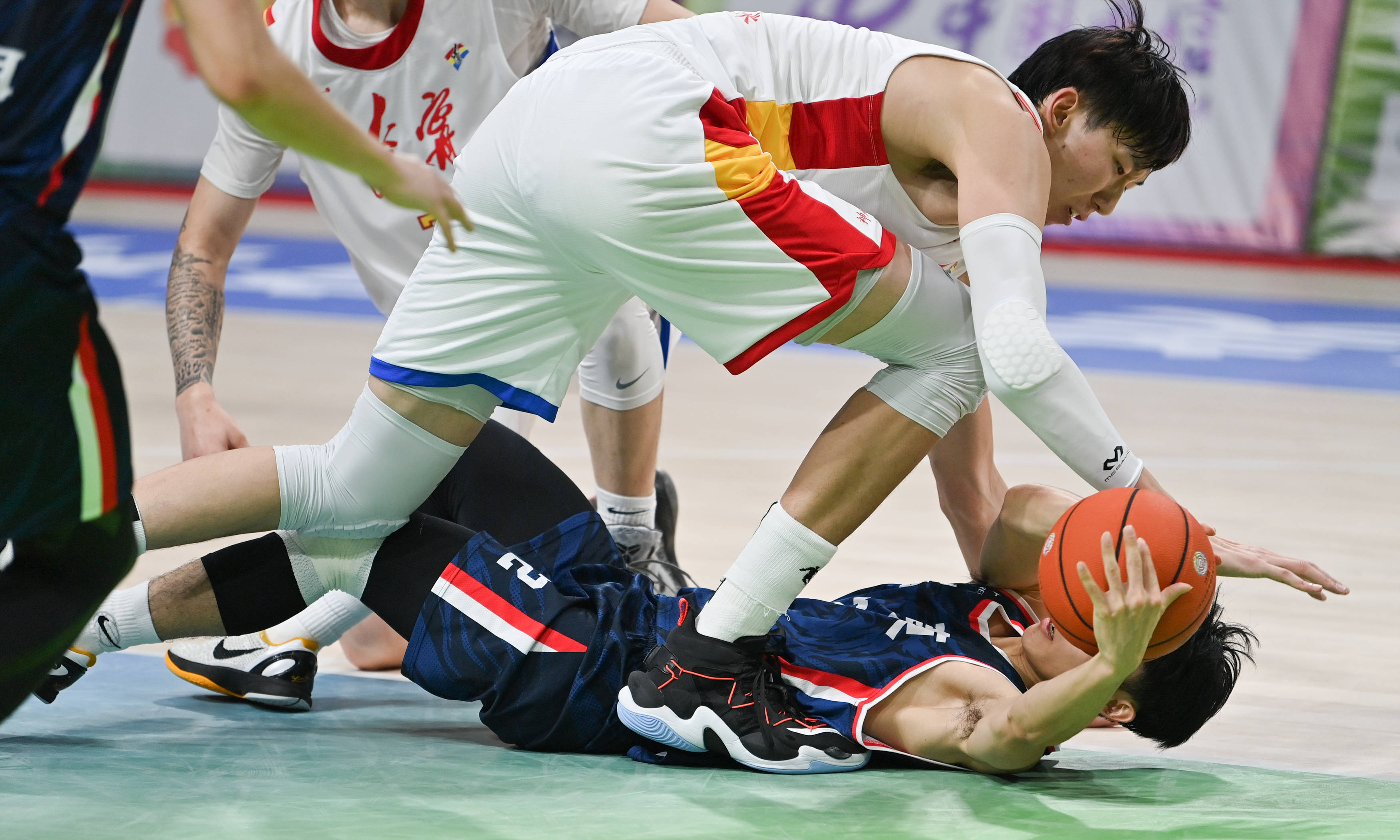 包含辽宁队全场碾压全国篮球锦标赛，如同剧本杀再现，进球的词条