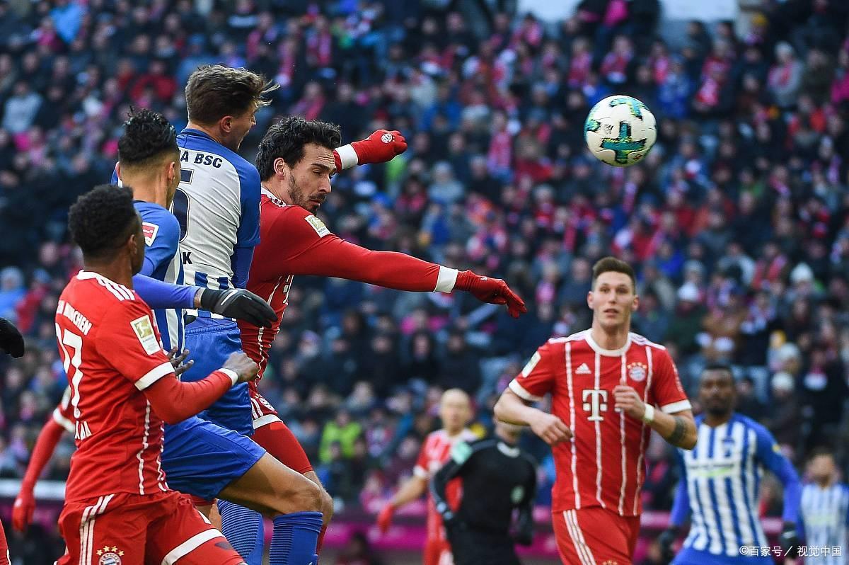 柏林赫塔队在德甲联赛中继续领先，表现稳固