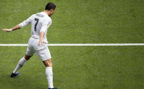 乐鱼体育新闻-C罗梅开二度，尤文-完胜莫斯科火车头