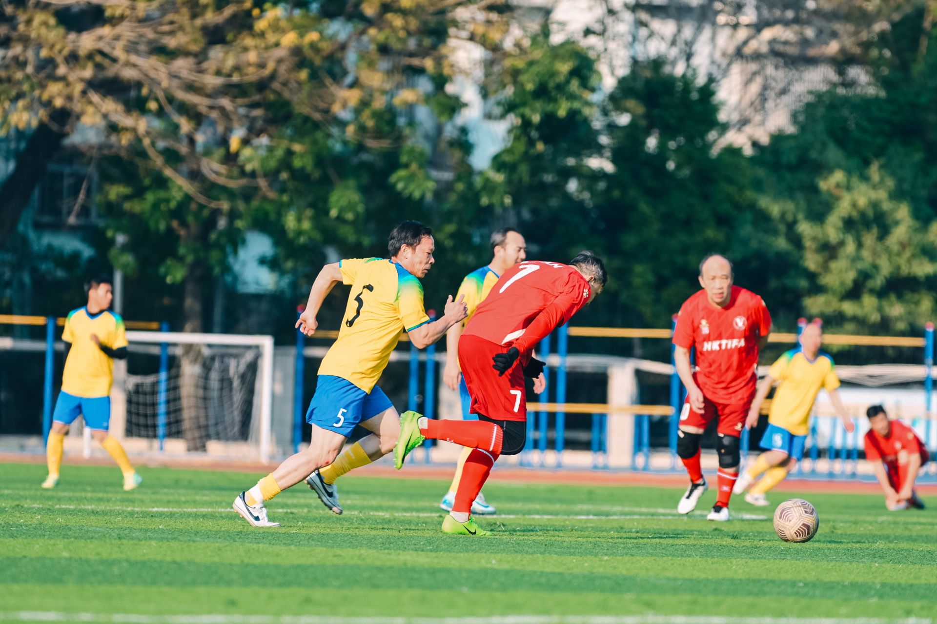 神奇进球连连,足球场上动人一幕的简单介绍 神奇进球连连,足球场上动人一幕的简单介绍