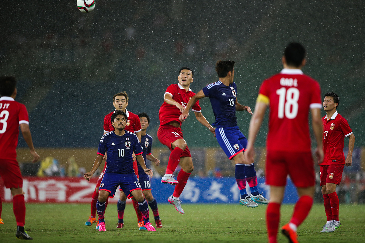 球队赛季前热身赛获多场大胜，庆功宴席开