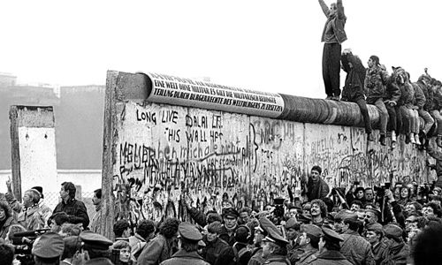 乐鱼体育app-柏林赫塔糟糕表现，球迷对球队失望不已