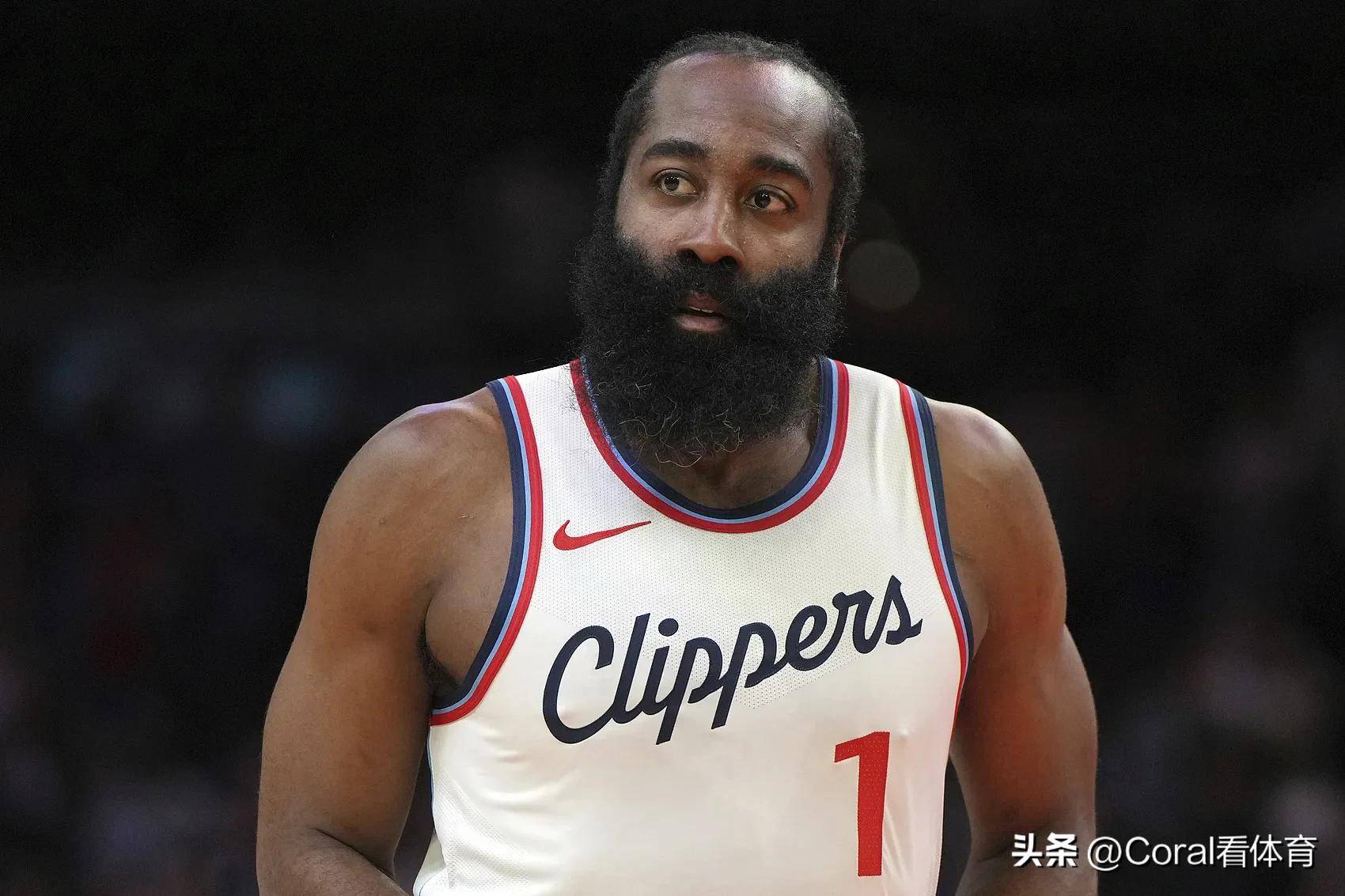 包含火箭惨遭逆转，哈登露出挫败神情的词条