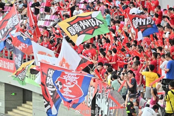 包含体育赛事热情高涨，球迷热血沸腾的词条