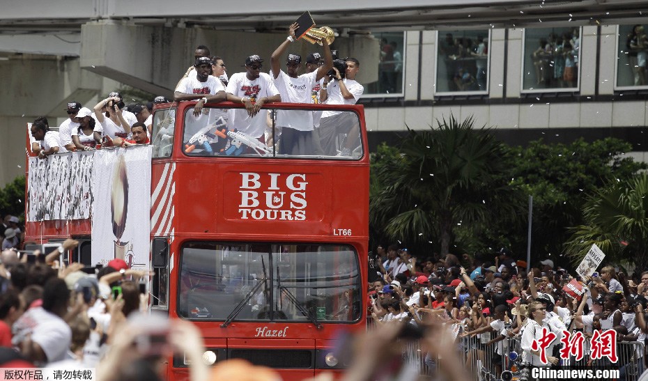 关于澳洲赛事观众热情高涨，场面壮观令人惊叹的信息