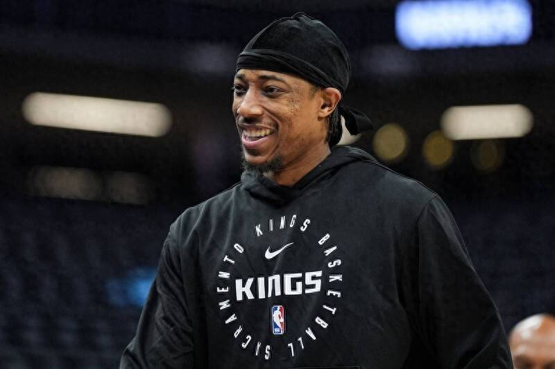 德罗赞与步行者完成博物馆亮相，对抗新冠黑暗力量