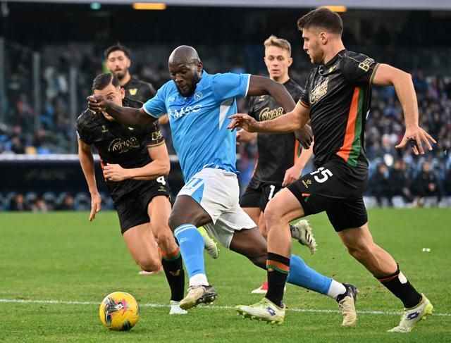 球员在激烈比赛中表现出色！