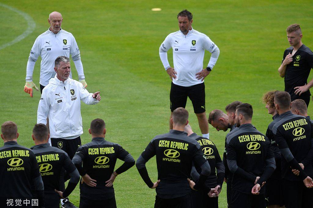 包含捷克中场技术出色备战世纪国际大战的词条