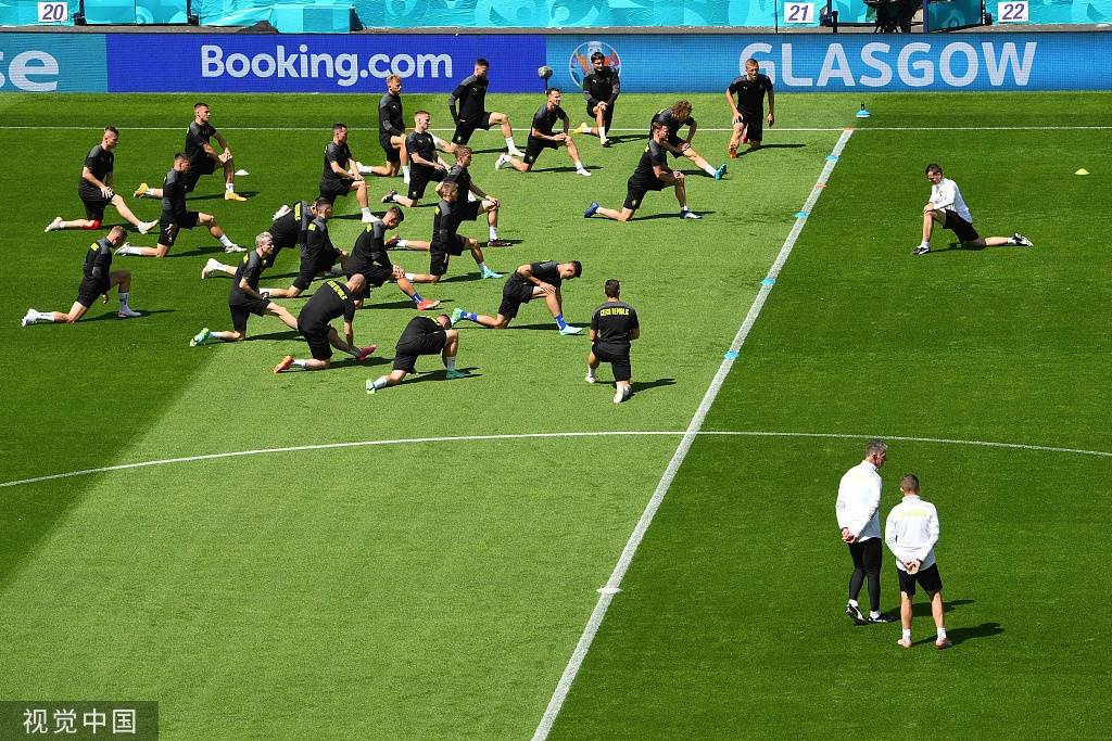 包含捷克中场技术出色备战世纪国际大战的词条