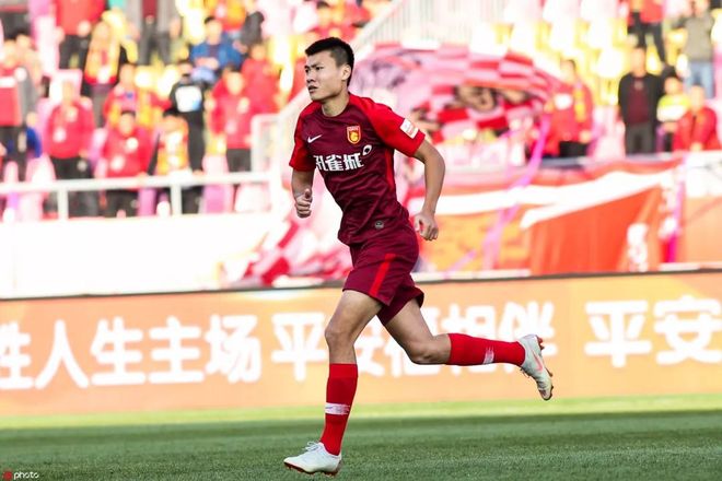 包含广州富力击败河北华夏，保持主场不败纪录的词条