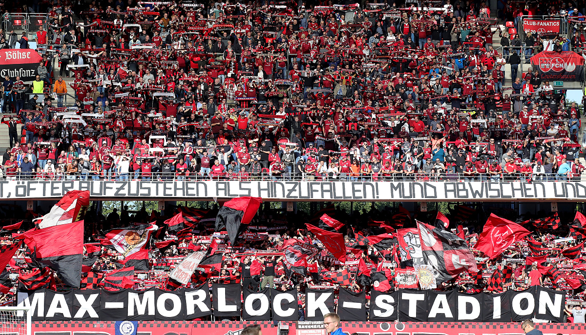 包含阿森纳逆转埃弗顿，继续保持不败战绩的词条