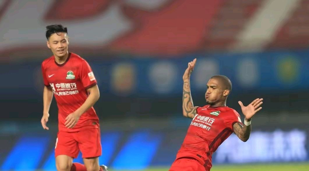 乐鱼体育中国官网-足球传奇重回赛场，目标向着冠军迈进的简单介绍