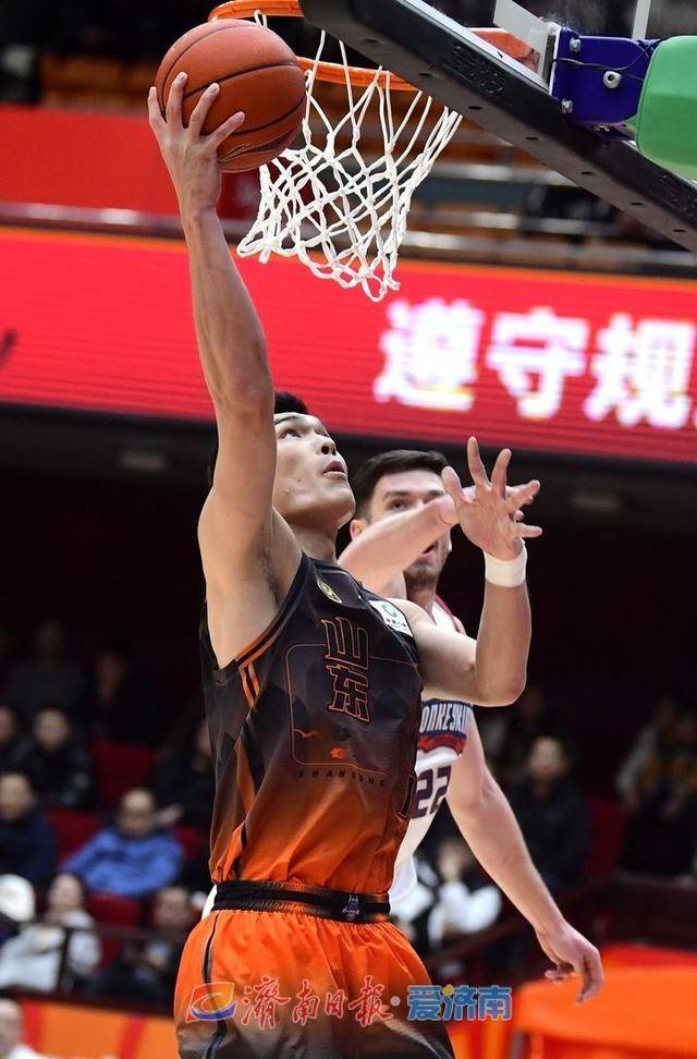 山东男篮再次在比赛中战胜对手 山东男篮再次在比赛中战胜对手