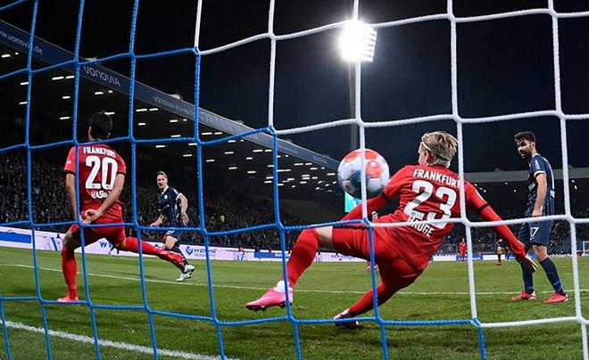 波鸿队员们展现出色表现，夺得胜利的简单介绍