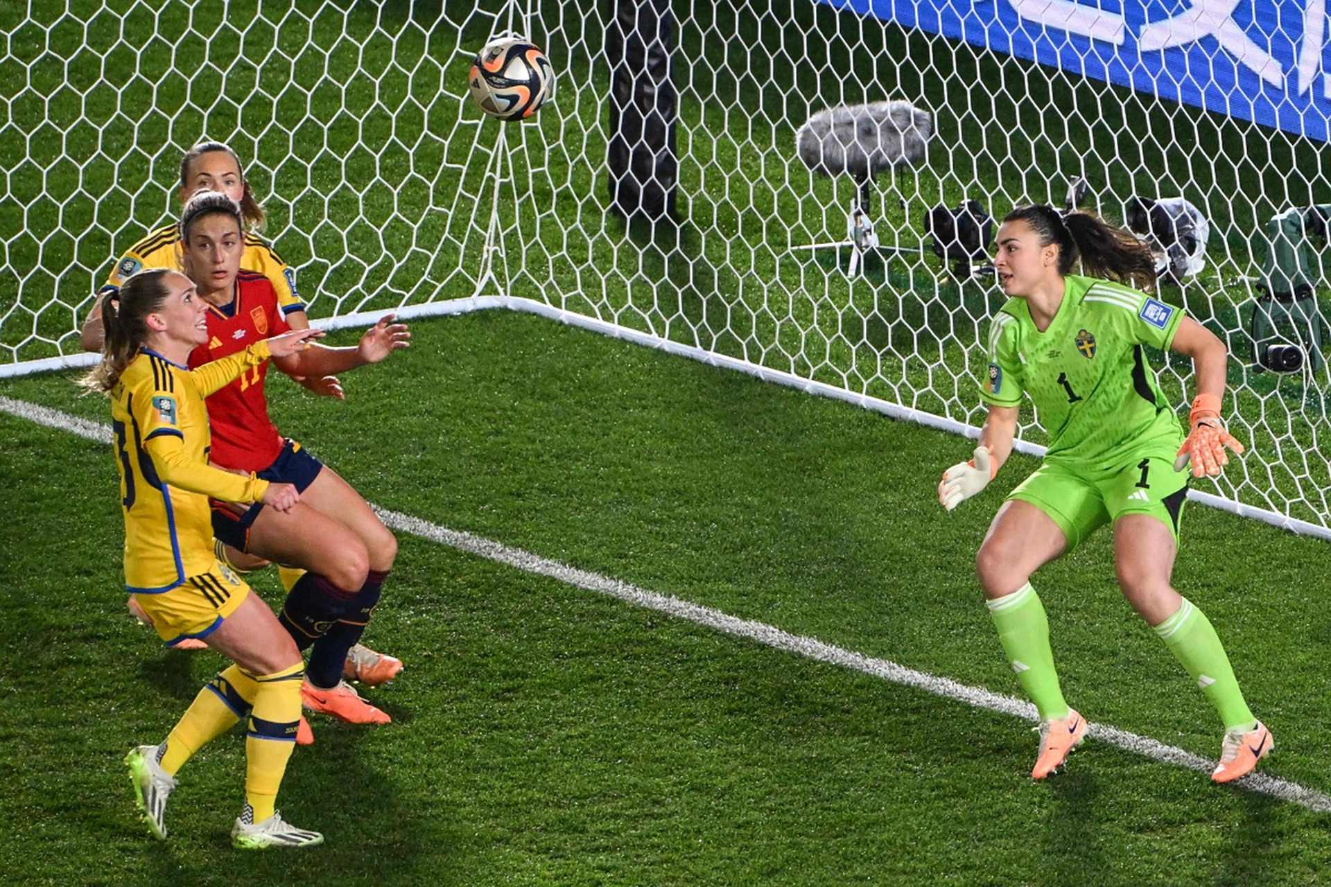 瑞典女足击败荷兰队，晋级半决赛