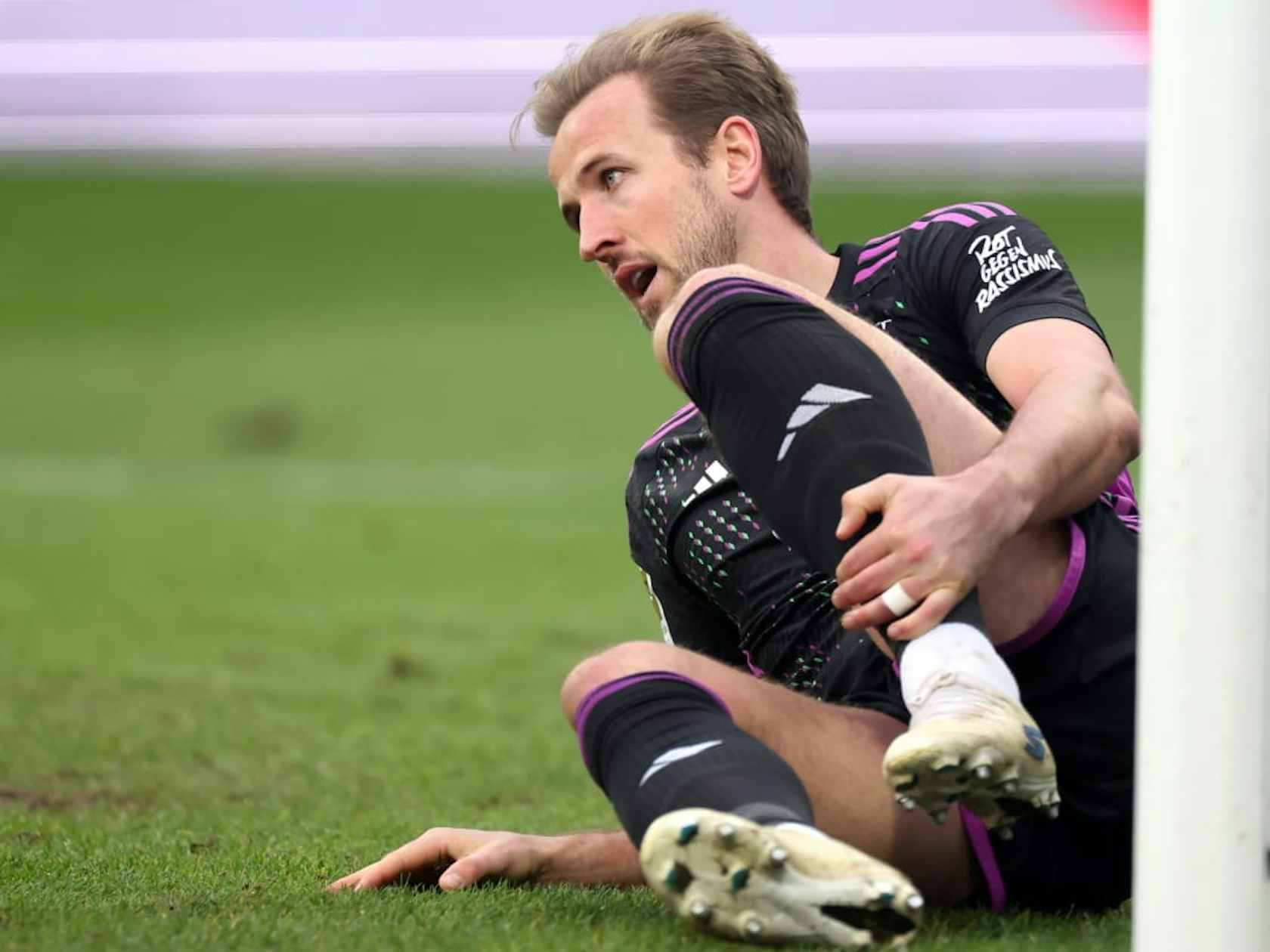 乐鱼体育网站-拜仁慕尼黑中场球员受伤离场的简单介绍